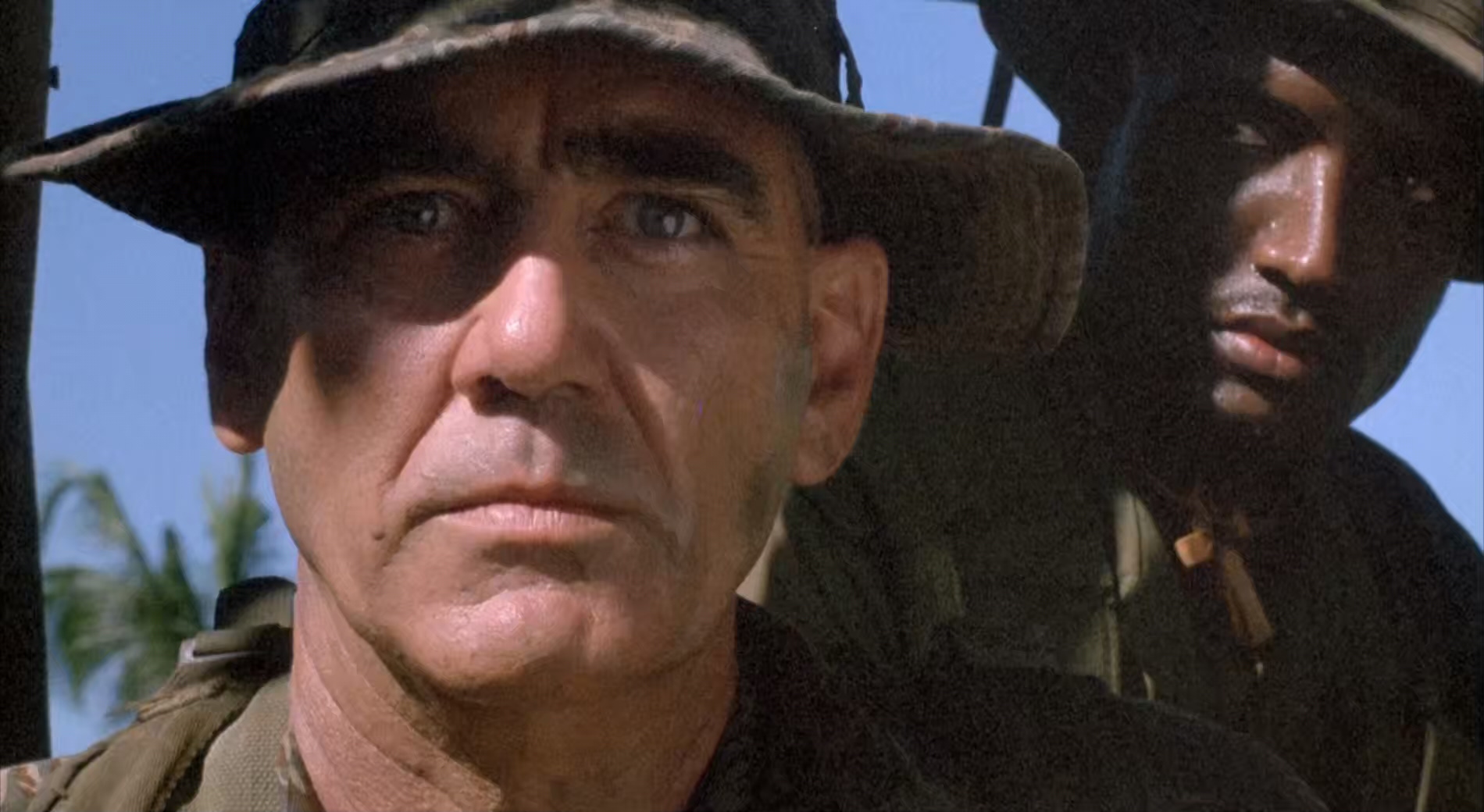 攻陷葛兰高地Seige.of.Firebase.Gloria.1989.1080p.BluRay.x265.hclg.mkv_20250306_16.jpg