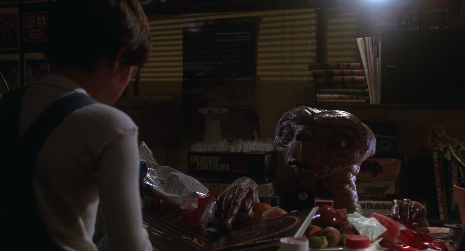 E.T.外星人.E.T.The.Extra-Terrestrial.1982.1080p.BluRay.x265.4audio-RARBG特效字幕.jpg