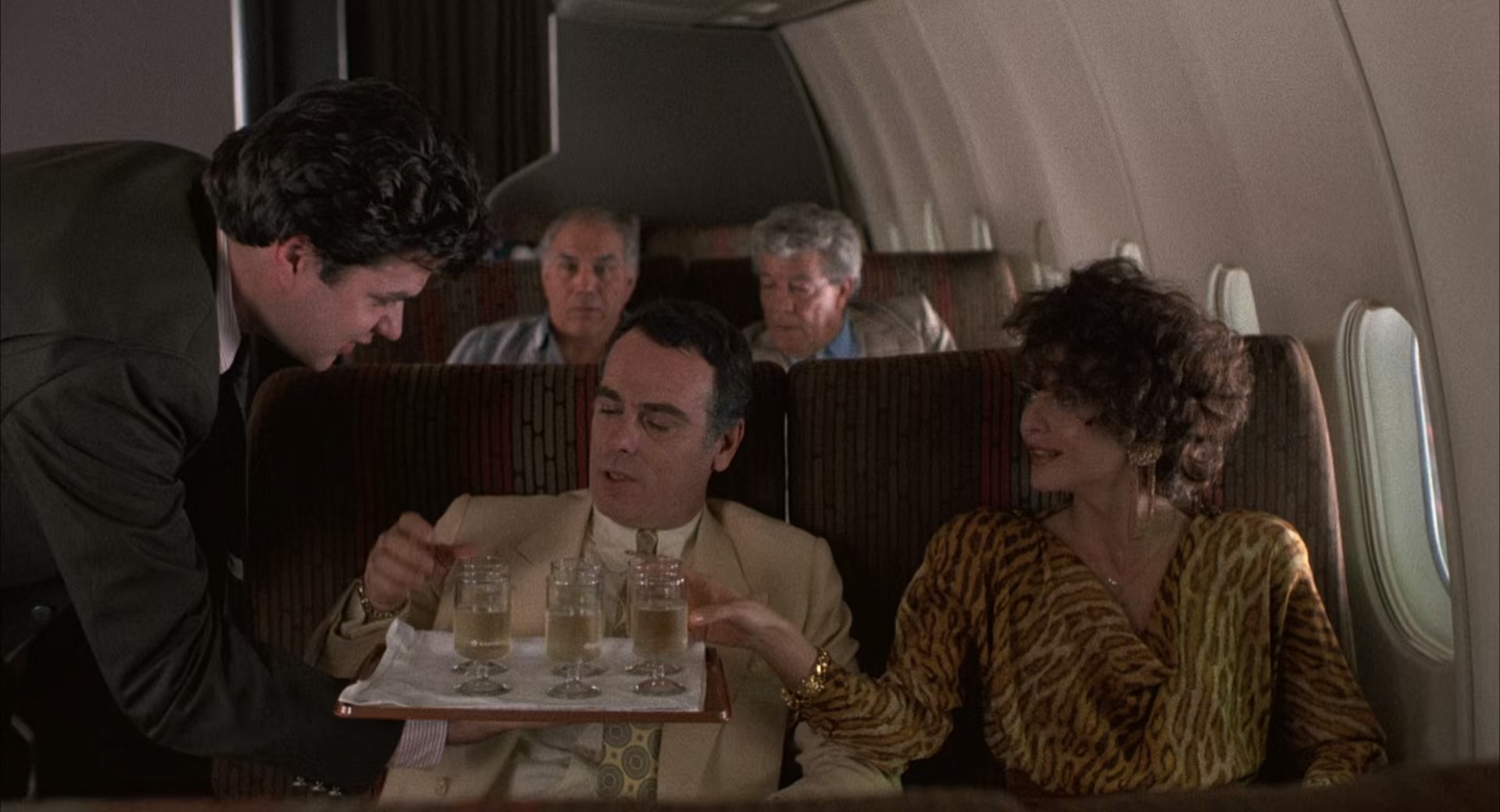 嫁入黑帮.Married.to.the.Mob.1988.1080p.BluRay.x265.国英双语无字.mkv_20250417_220.jpg
