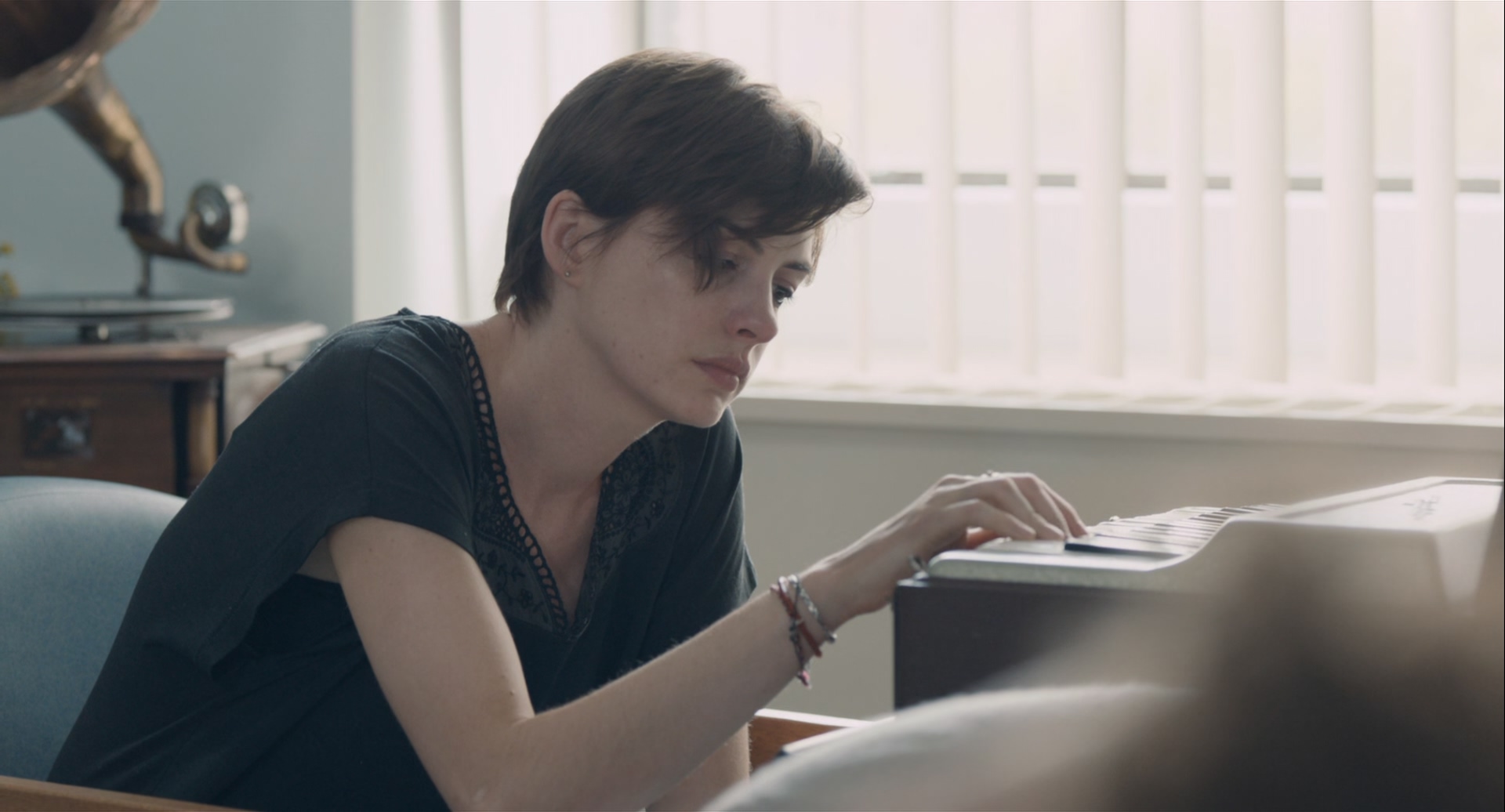 一曲倾情.Song.One.2014.1080p.BluRay.x265-RARBG.mp4_20250419_012615.727.jpg