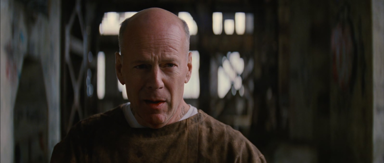 环形使者.Looper.2012.1080p.10bit.BluRay.2audio.x265.HEVC-MZABI特效字幕.mkv_20250.jpg
