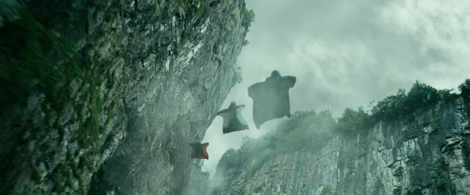 极盗者Point.Break.2015.1080p.10bit.BluRay.5.1.x265.HEVC.2audio特效字幕-MZABI.mkv.jpg