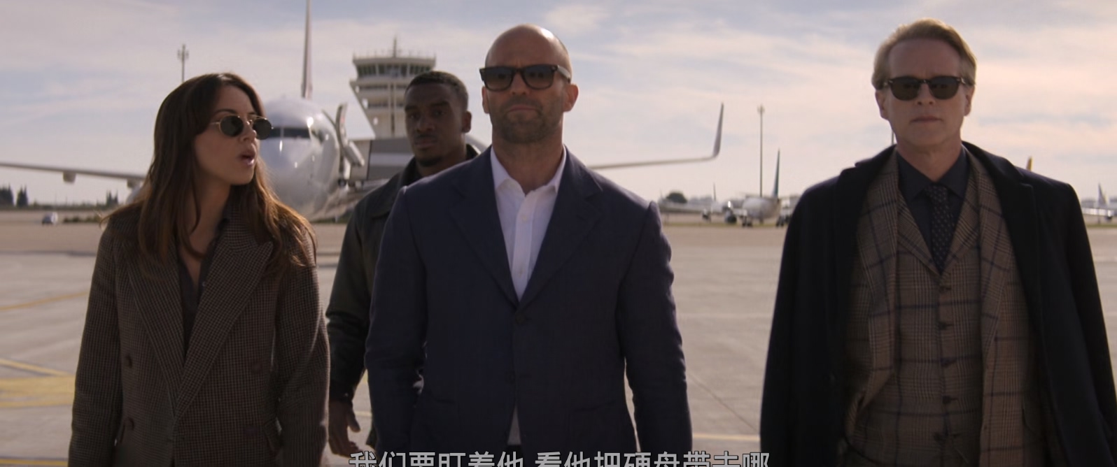 金爆行动.Operation.Fortune.Ruse.de.Guerre.2023.1080p.BluRay.x265.2audio-RARBG特.jpg