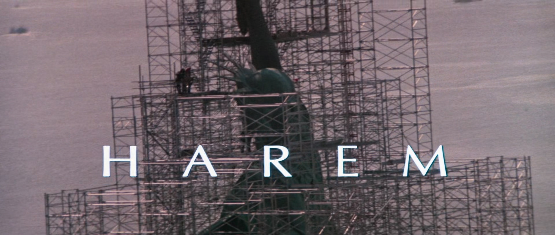 Harem.1985.1080p.BluRay.x265-RARBG.mkv_20250511_131629.647.jpg