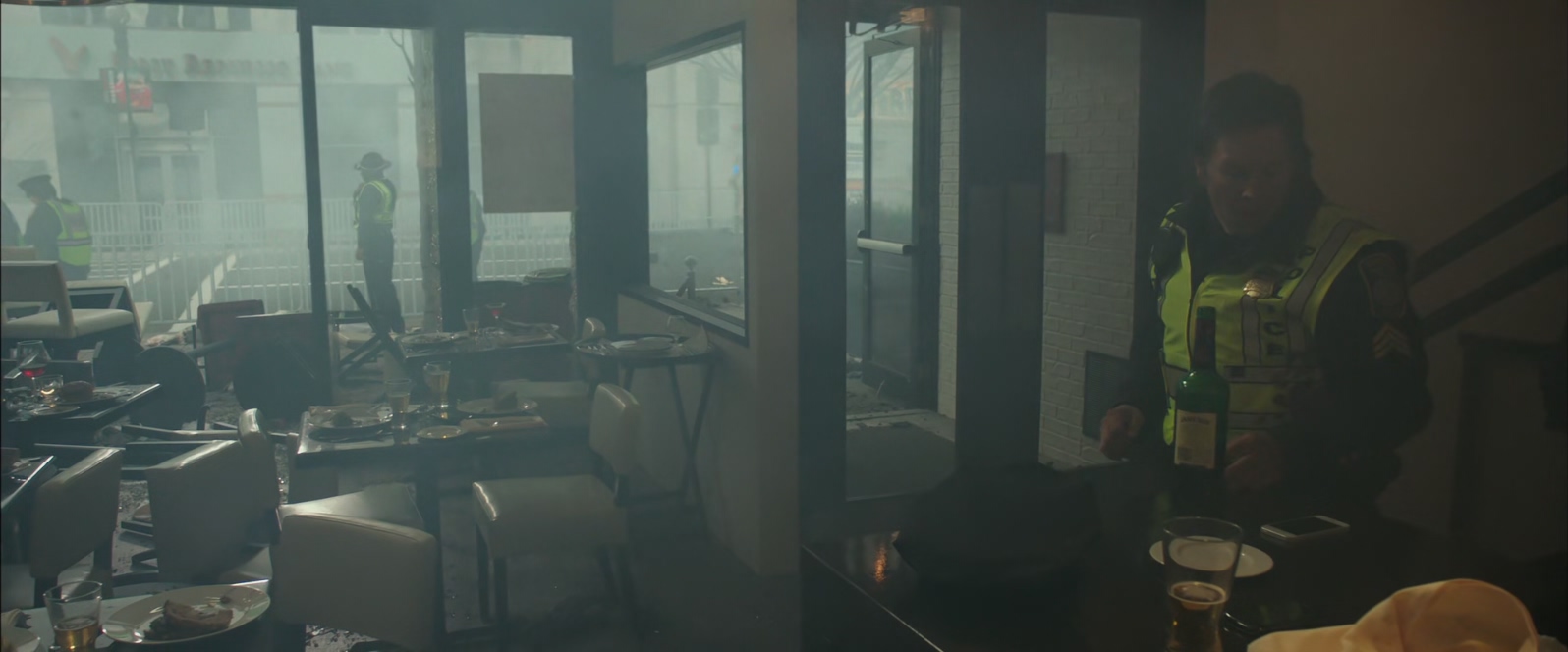 恐袭波士顿.2016.1080p.BluRay.HEVC.10bit.AC3.2audio特效字幕.mkv_20250512_101254.888.jpg