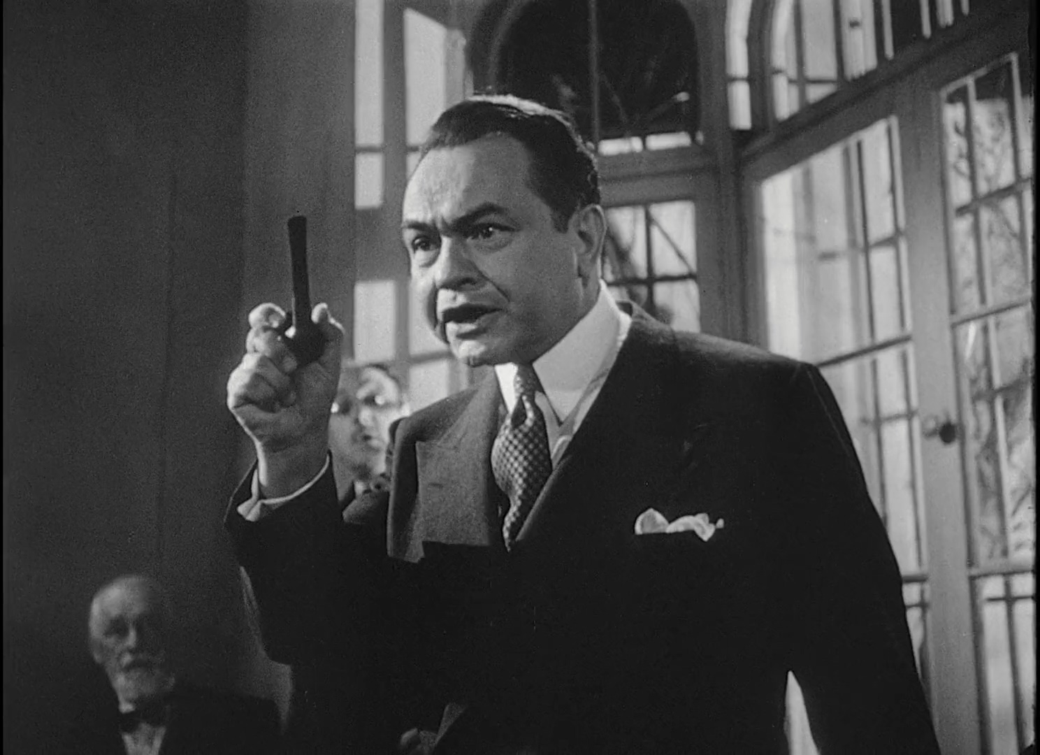 The.Stranger.1946.REMASTERED.1080p.BluRay.H264.AAC-RARBG.mp4_20250513_122254.232.jpg