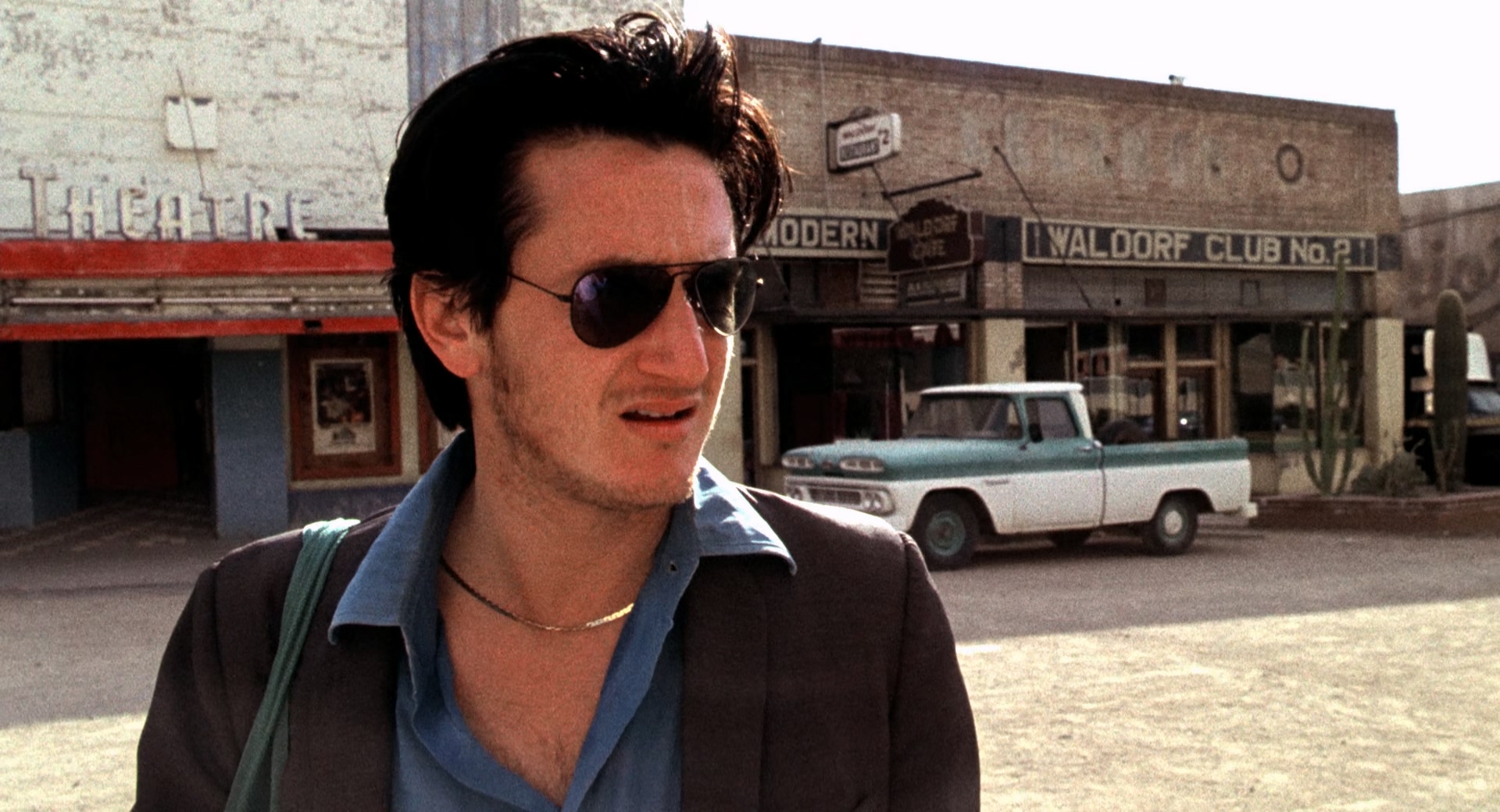 U.Turn.1997.BluRay.1080p.DTS-HD.MA5.1.x265.10bit-ALT.mkv_20250513_234633.970.jpg