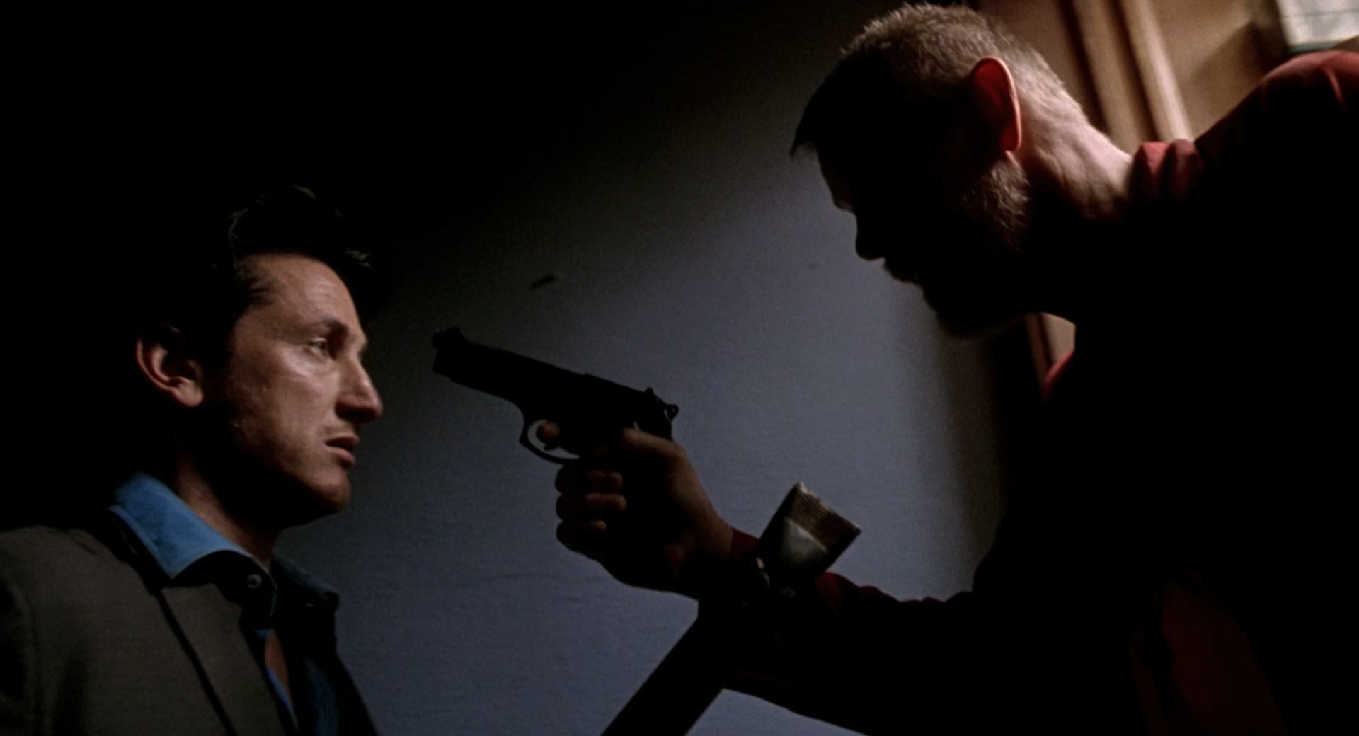 U.Turn.1997.BluRay.1080p.DTS-HD.MA5.1.x265.10bit-ALT.mkv_20250513_235315.184.jpg