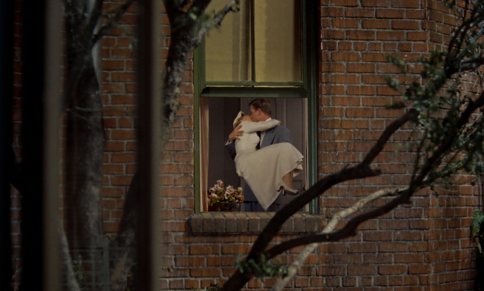 Rear.Window.1954.UHD.BluRay.2160p.2Audio.DTS-HD.MA.2.0.x265.10bit.HDR-ALT.mkv_20.jpg