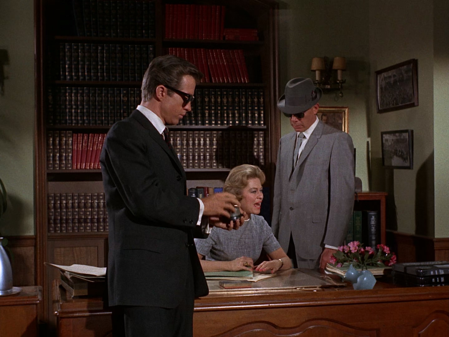 The.Killers.1964.CC.1080p.BluRay.x265.10bit.FLAC.1.0-SONYHD.mkv_20250520_005649.559.jpg