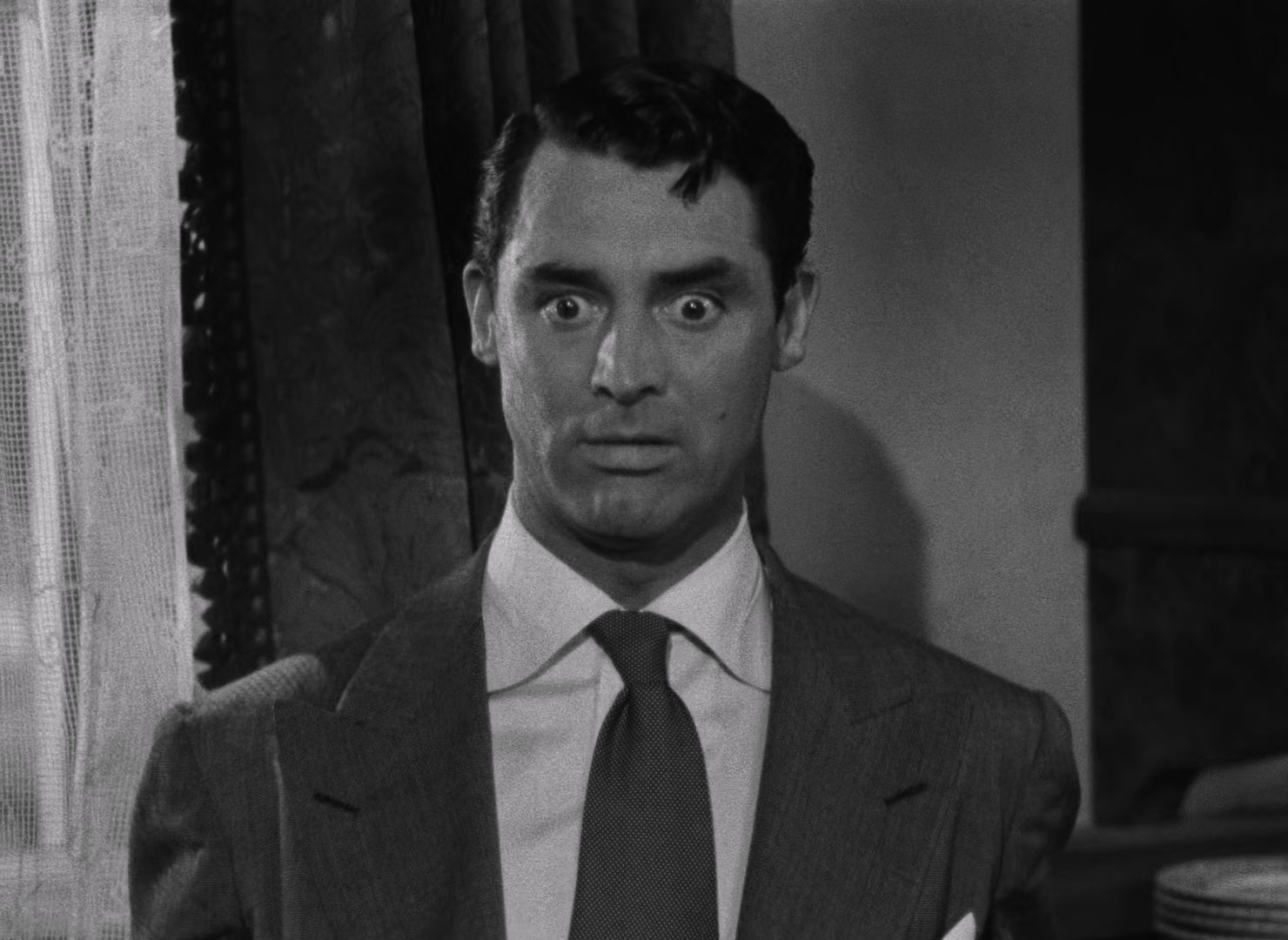 毒药与老妇.Arsenic.and.Old.Lace.1944.1080p.BluRay.x265-RARBG.mp4_20250528_235316.214.jpg