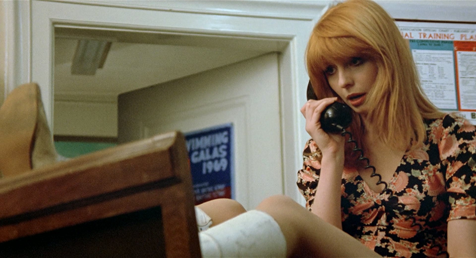 Deep.End.1970.1080p.BluRay.x265.10bit.FLAC.2.0-SONYHD.mkv_20250531_010141.452.jpg