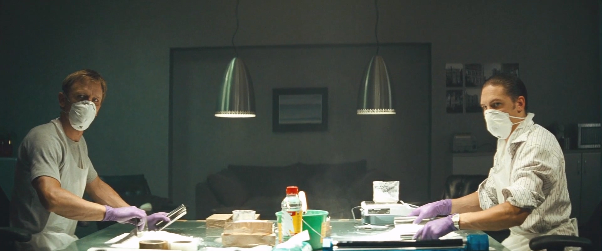 双面任务.Layer.Cake.2004.BluRay.1080p.DTS.x264.mkv_20250531_093322.390.jpg
