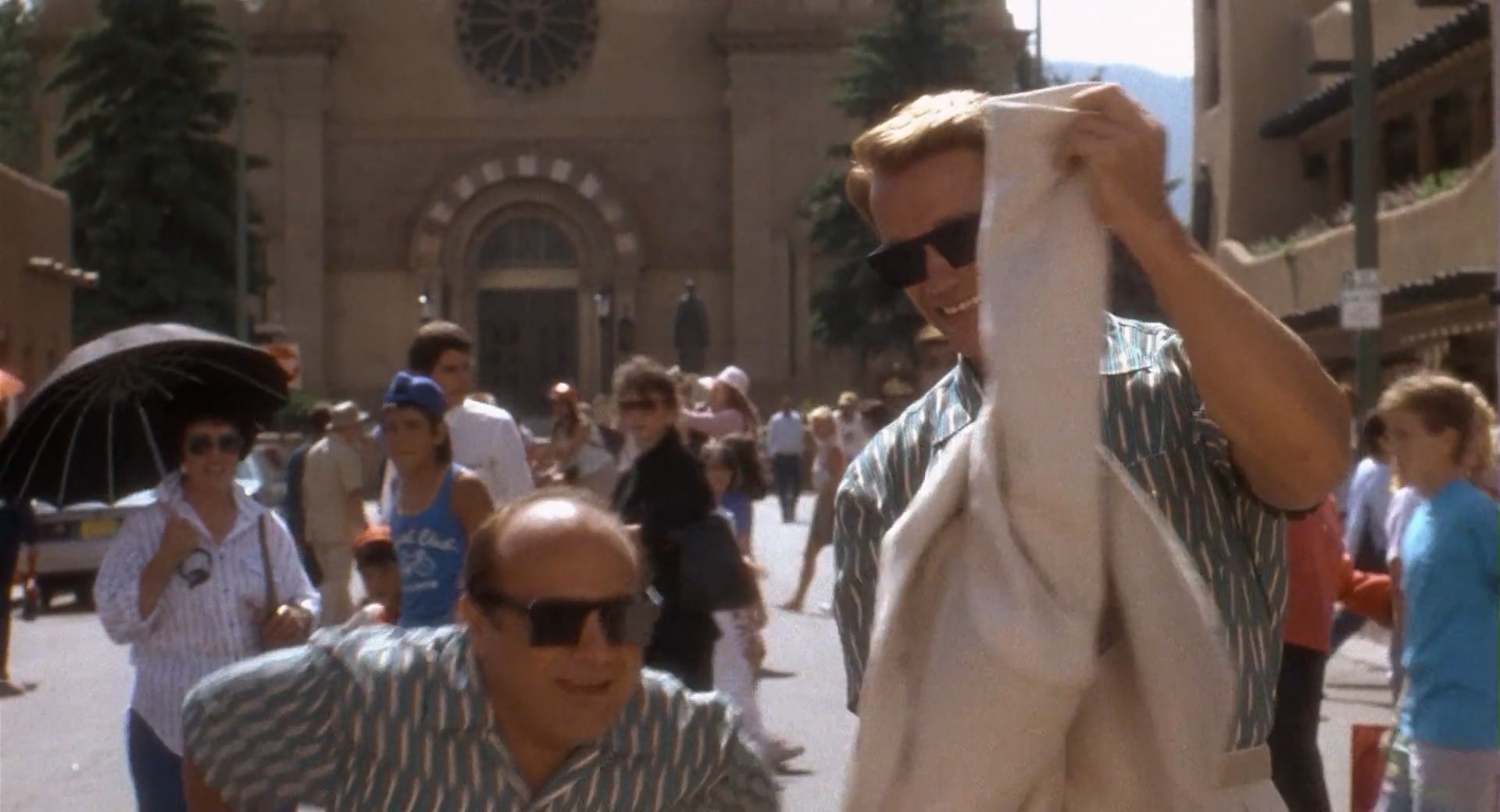 龙兄鼠弟.Twins.1988.1080p.BluRay-8484.mp4_20250604_095733.257.jpg