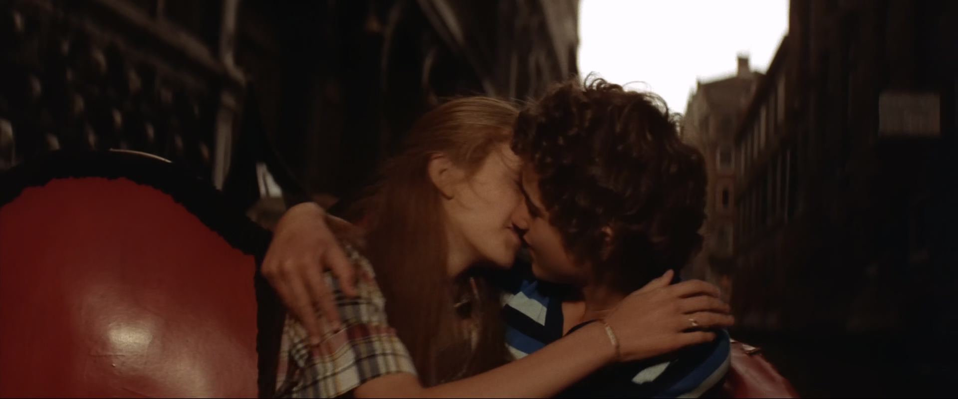 A.Little.Romance.1979.BluRay.1080p.DTS-HD.MA.2.0.x265.10bit-DreamHD.mkv_20250612.jpg