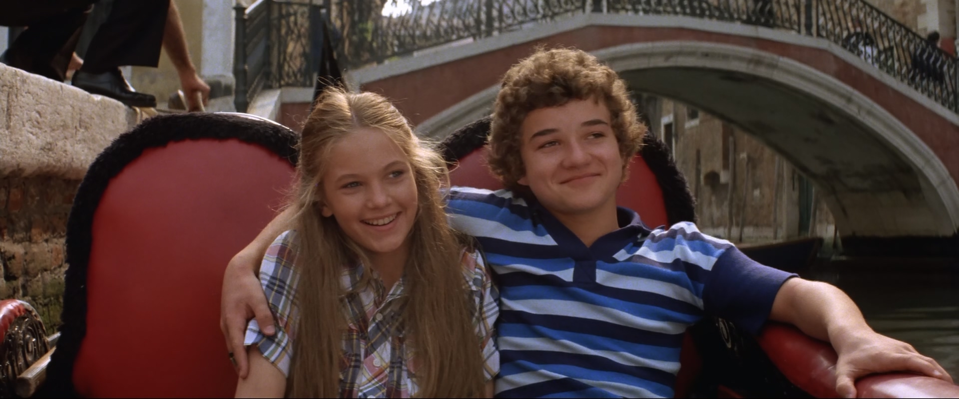 A.Little.Romance.1979.BluRay.1080p.DTS-HD.MA.2.0.x265.10bit-DreamHD.mkv_20250612.jpg