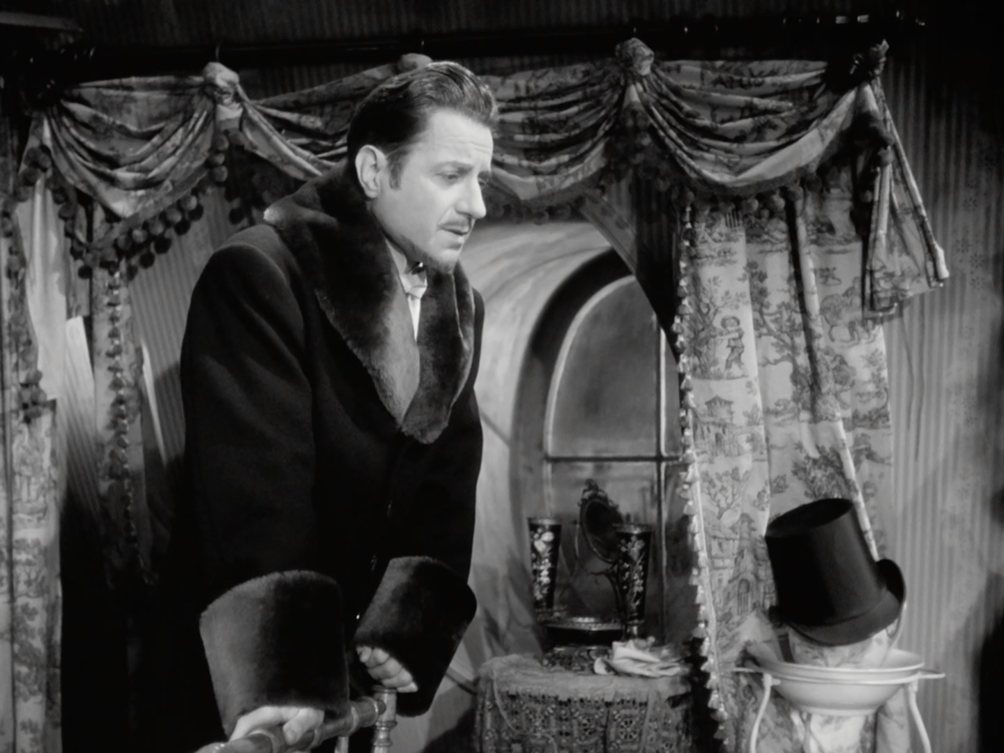 Le.Plaisir.1952.BluRay.1080p.DTS-HD.MA.2.0.x265.10bit-DreamHD.mkv_20250613_160442.058.jpg