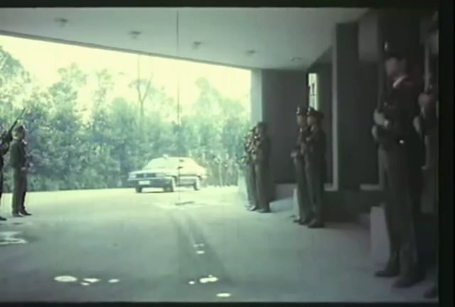 愤怒的航空港.1989.DVD.X264.AAC.mkv_20250615_190106.309.jpg