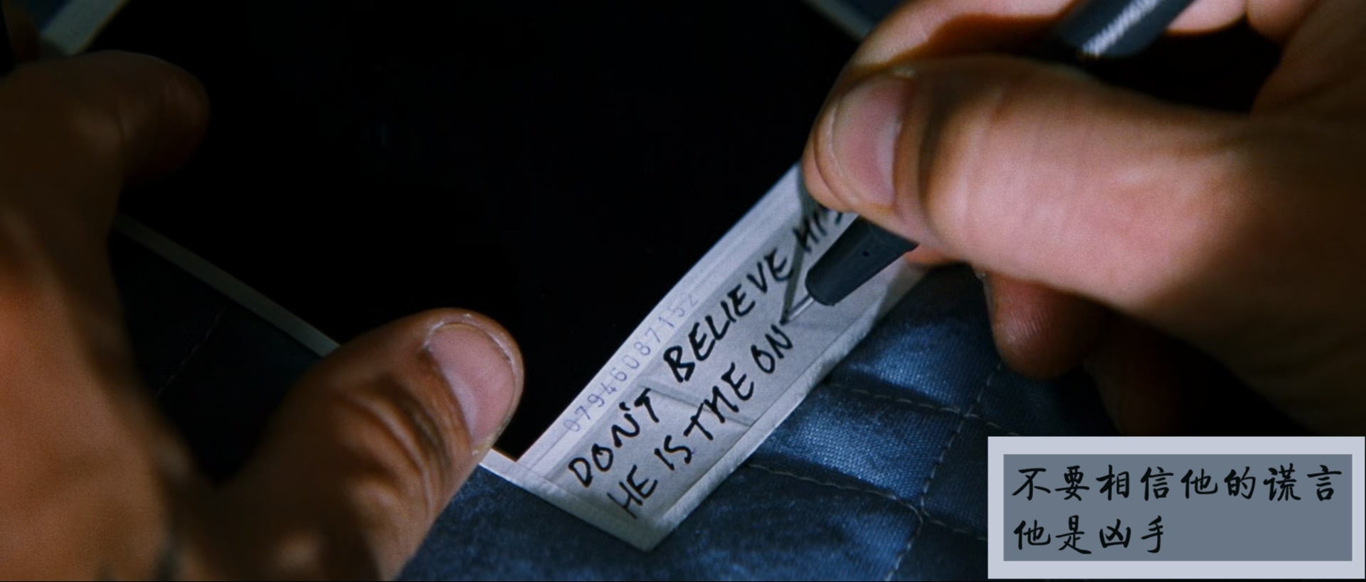 记忆碎片.Memento.2000.REMASTERED.1080p.BluRay.x265.2audio-RARBG特效字幕.mkv_2025.jpg