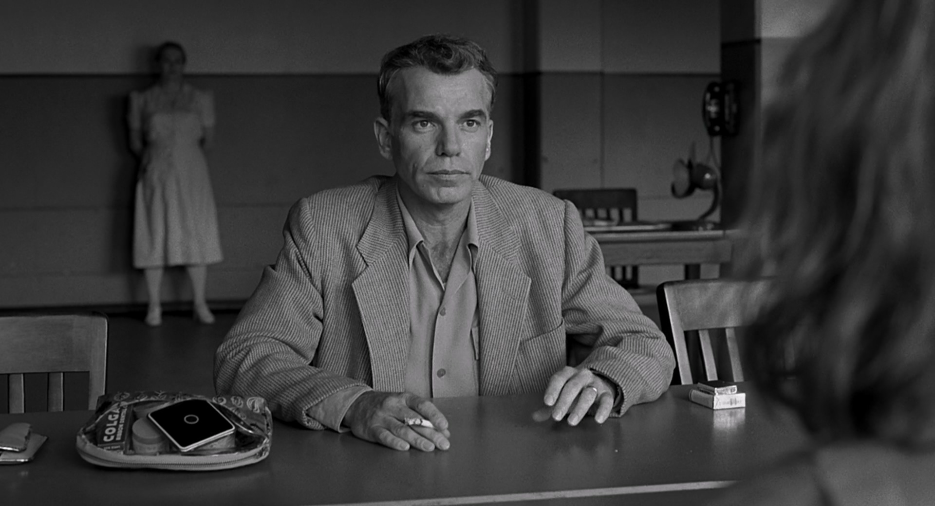 The.Man.Who.Wasnt.There.2001.BluRay.1080p.DTS-HD.MA5.1.x265.10bit-DreamHD.mkv_20.jpg