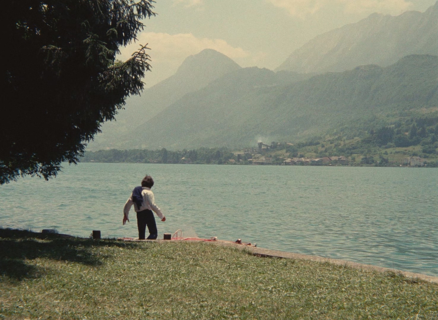 Claires.Knee.1970.CC.1080p.BluRay.x265.10bit.FLAC.1.0-SONYHD.mkv_20250615_221429.327.jpg