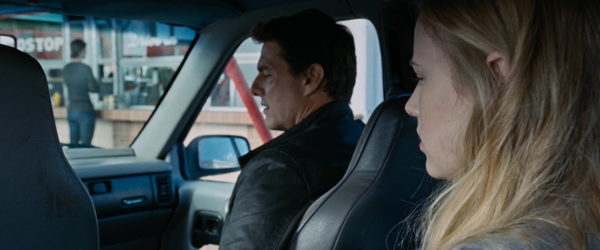 侠探杰克2.Jack.Reacher.Never.Go.Back.2016.2Audio.CN.mkv_20250702_004545.247.jpg