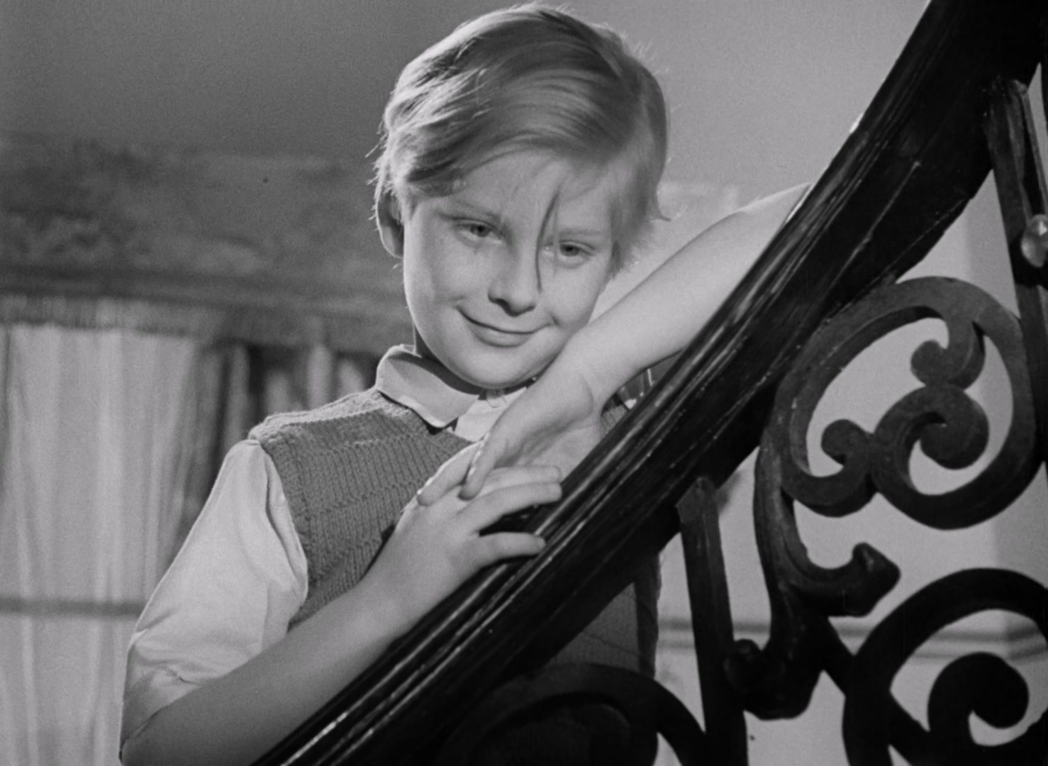 The.Fallen.Idol.1948.1080p.BluRay.x265.10bit.FLAC.2.0-QuickIO.mkv_20250705_093457.713.jpg