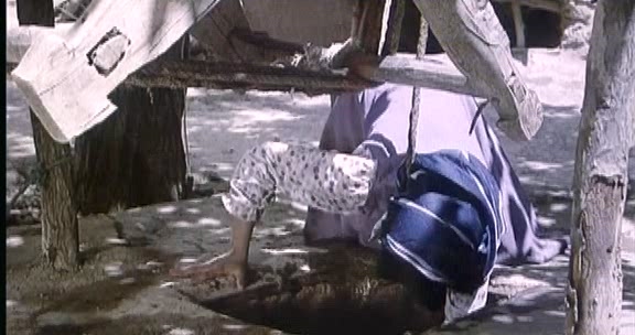 天使海亚.Hayat.2005.DVDRip.国英双语中字.mkv_20250705_220815.609.jpg