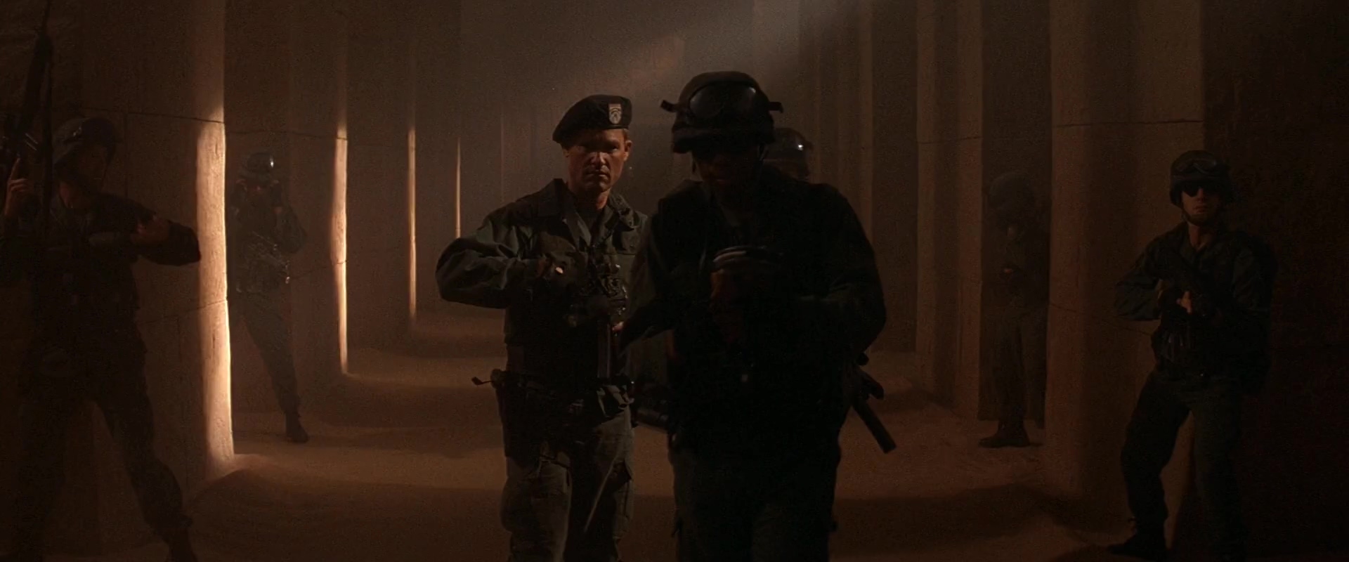 星际之门.Stargate.1994.2Audio.CN.mkv_20250707_124003.885.jpg