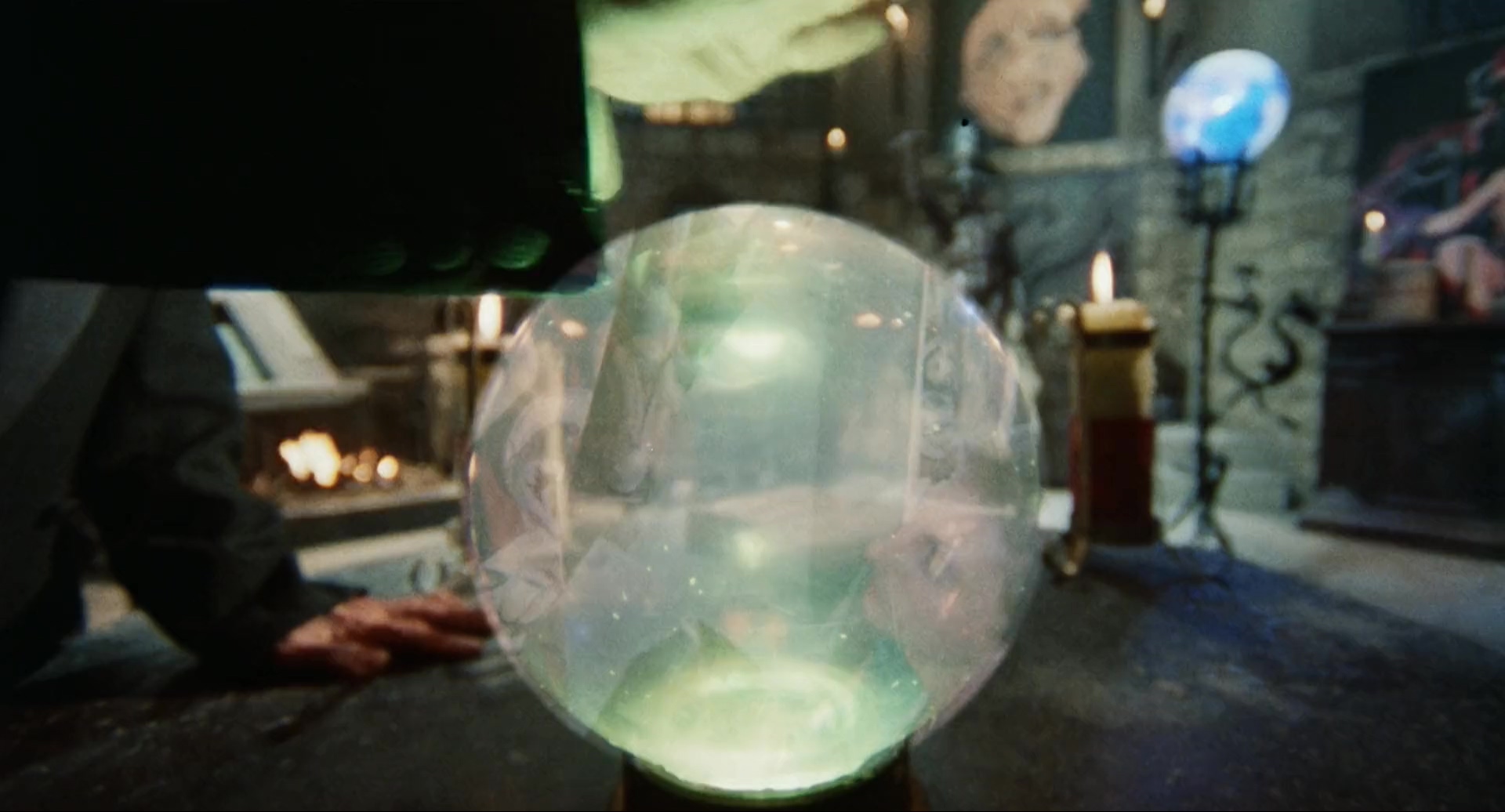 鬼屋穿梭人.Spellcaster.1988.CN.mkv_20250712_152918.032.jpg