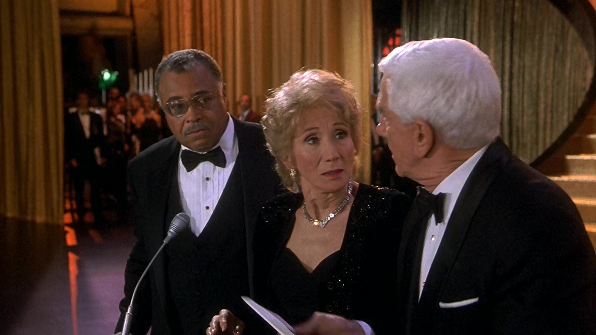 白头神探3.终极悔辱.Naked.Gun.33.1.3.The.Final.Insult.1994.2Audio.CN.mkv_20250717.jpg