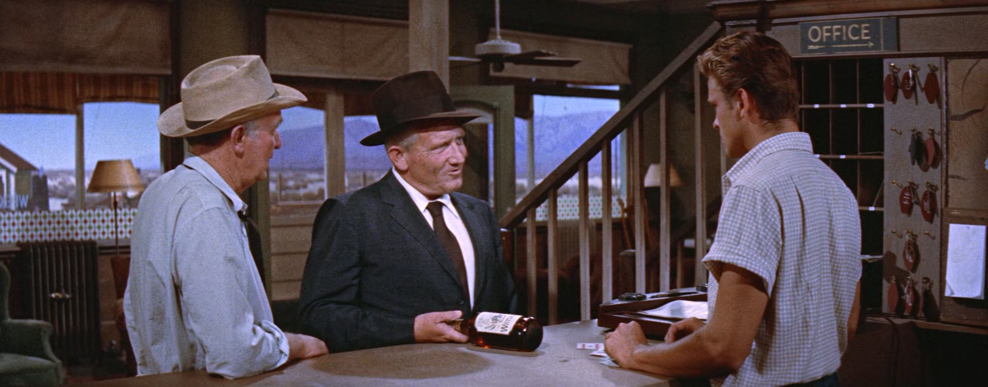 Bad.Day.At.Black.Rock.1955.1080p.BluRay.x265-RARBG-bylh.mkv_20250721_132419.529.jpg