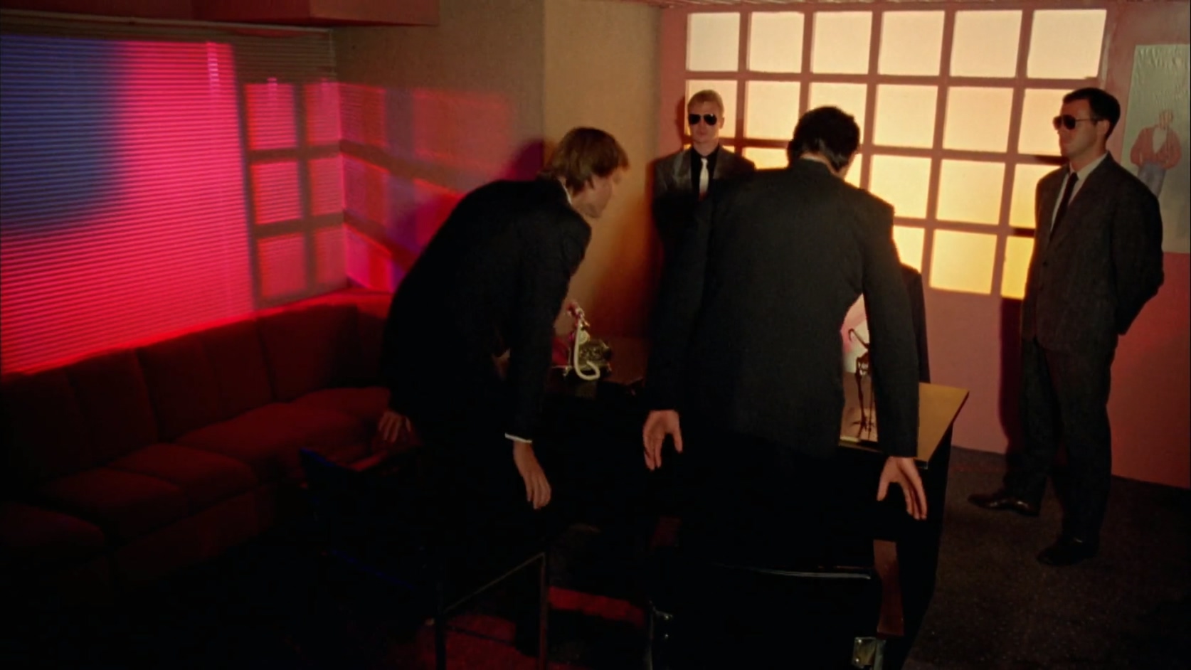 皇家飞凤.Angel.Enforcers.1989.1080p.BluRay.x264.AAC.2audio.mkv_20250728_102708.976.jpg