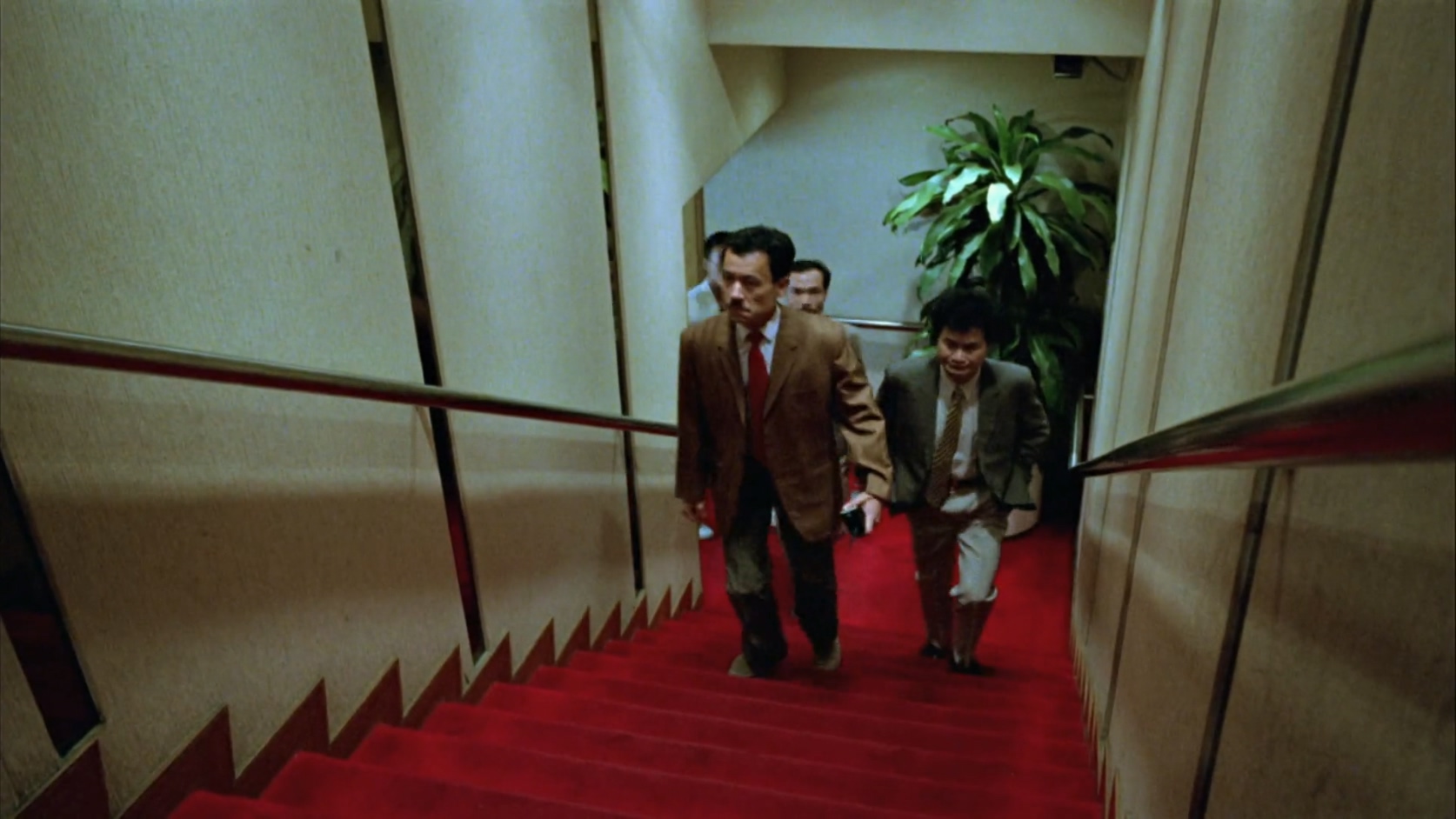 皇家飞凤.Angel.Enforcers.1989.1080p.BluRay.x264.AAC.2audio.mkv_20250728_102659.726.jpg