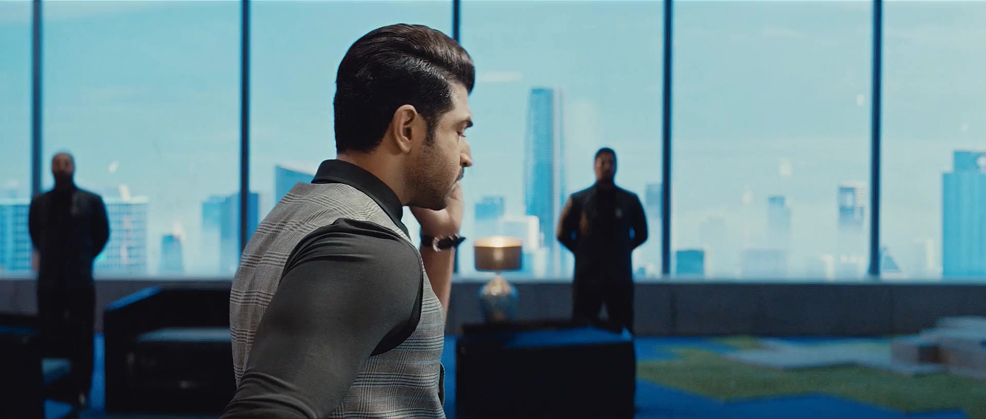 萨霍.Saaho.2019.CN.mkv_20250729_093949.351.jpg