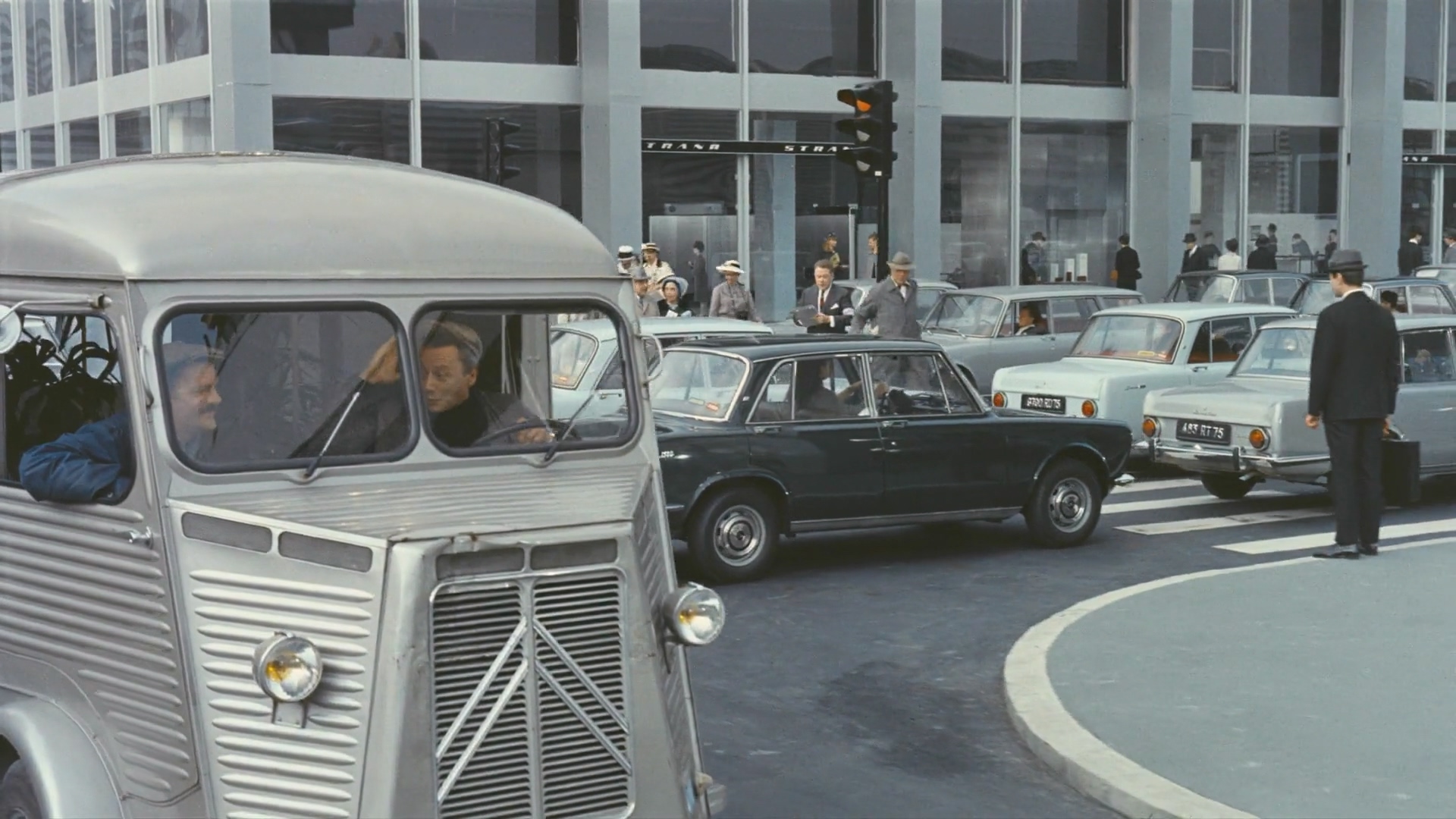 Playtime.1967.REMASTERED.1080p.BluRay.H264.AAC-RARBG-bylh.mkv_20250730_222619.775.jpg