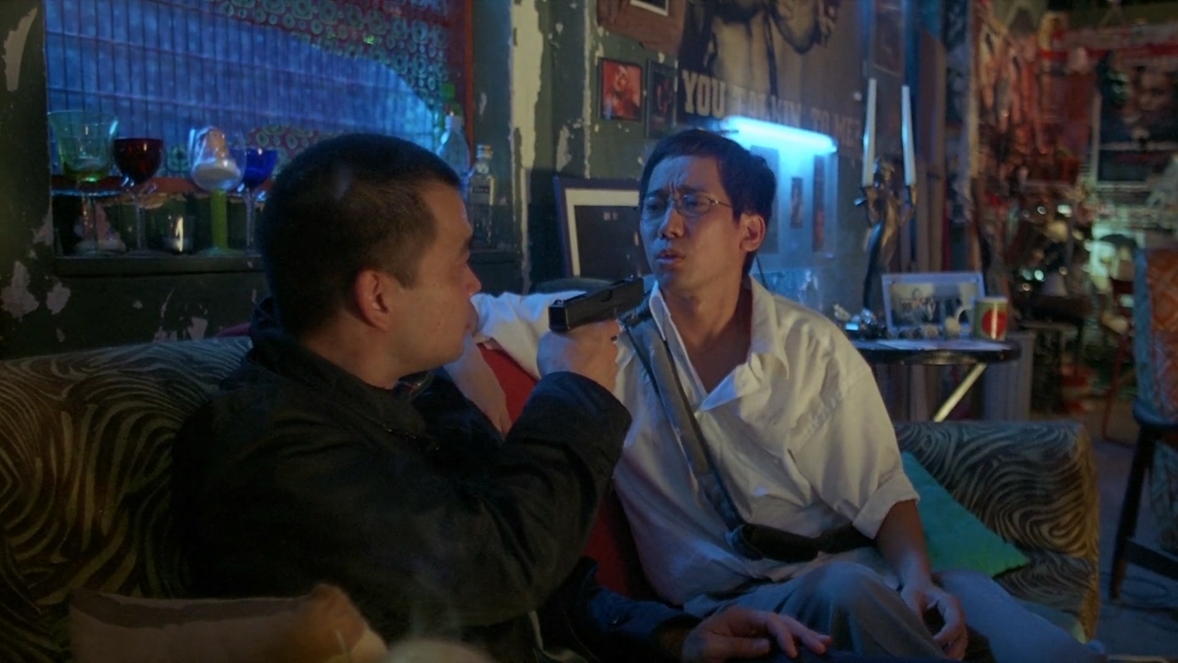买凶拍人.You.Shoot.I.Shoot.2001.CHINESE.1080p.BluRay.H264.AAC.2audio-VXT.mkv_202.jpg