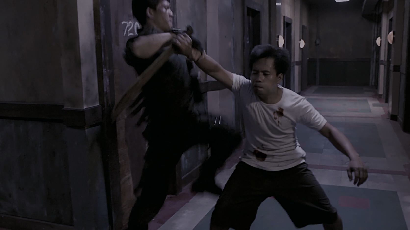 2011.突袭1(未分级满屏版101分钟).1080P.上译印中字.mkv_20250808_001553.205.jpg