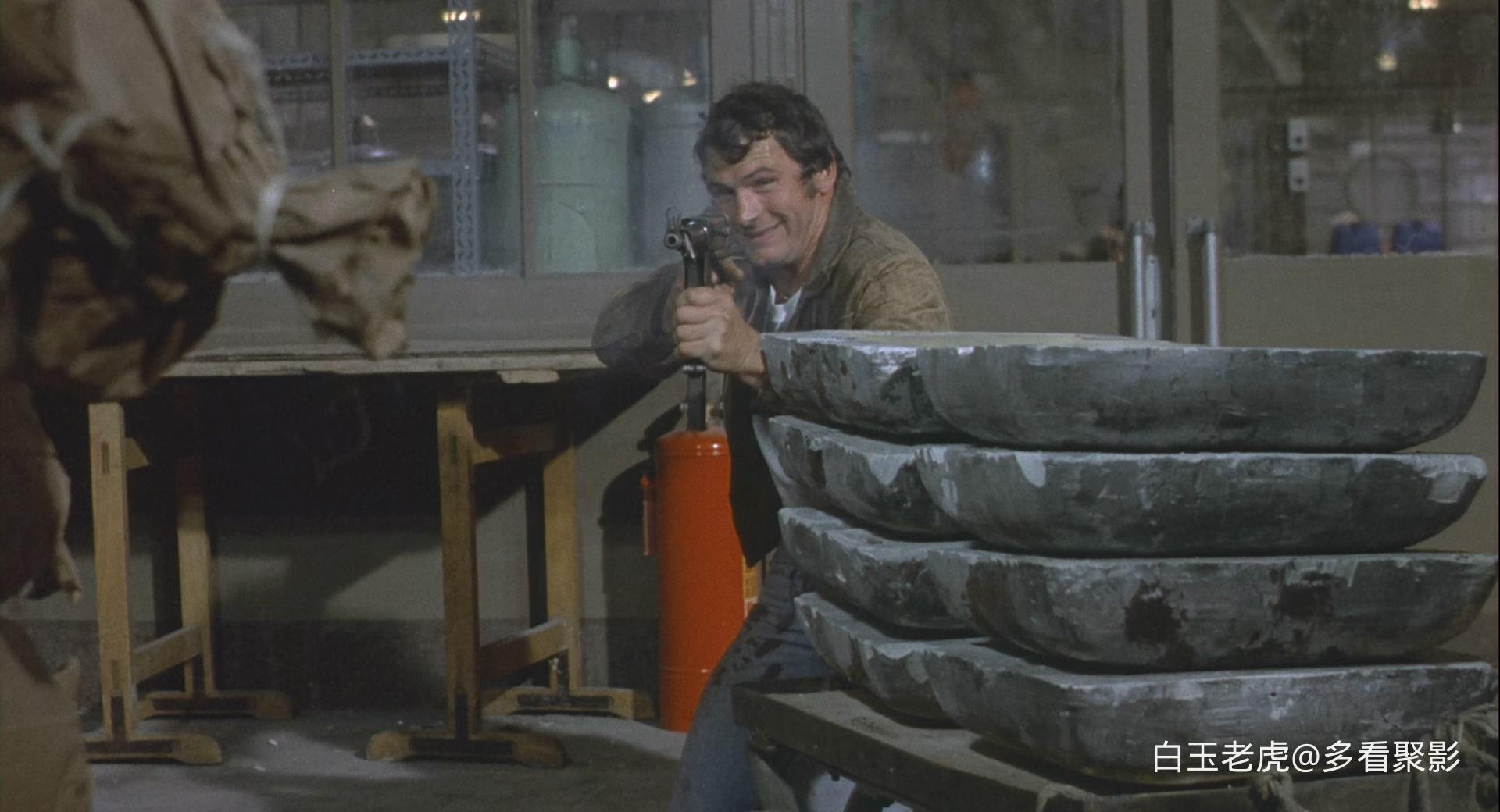 The.French.Connection.II.1975.BluRay.1080p.x265.10bit.3Audio-MiniHD.mkv_20250920.jpg