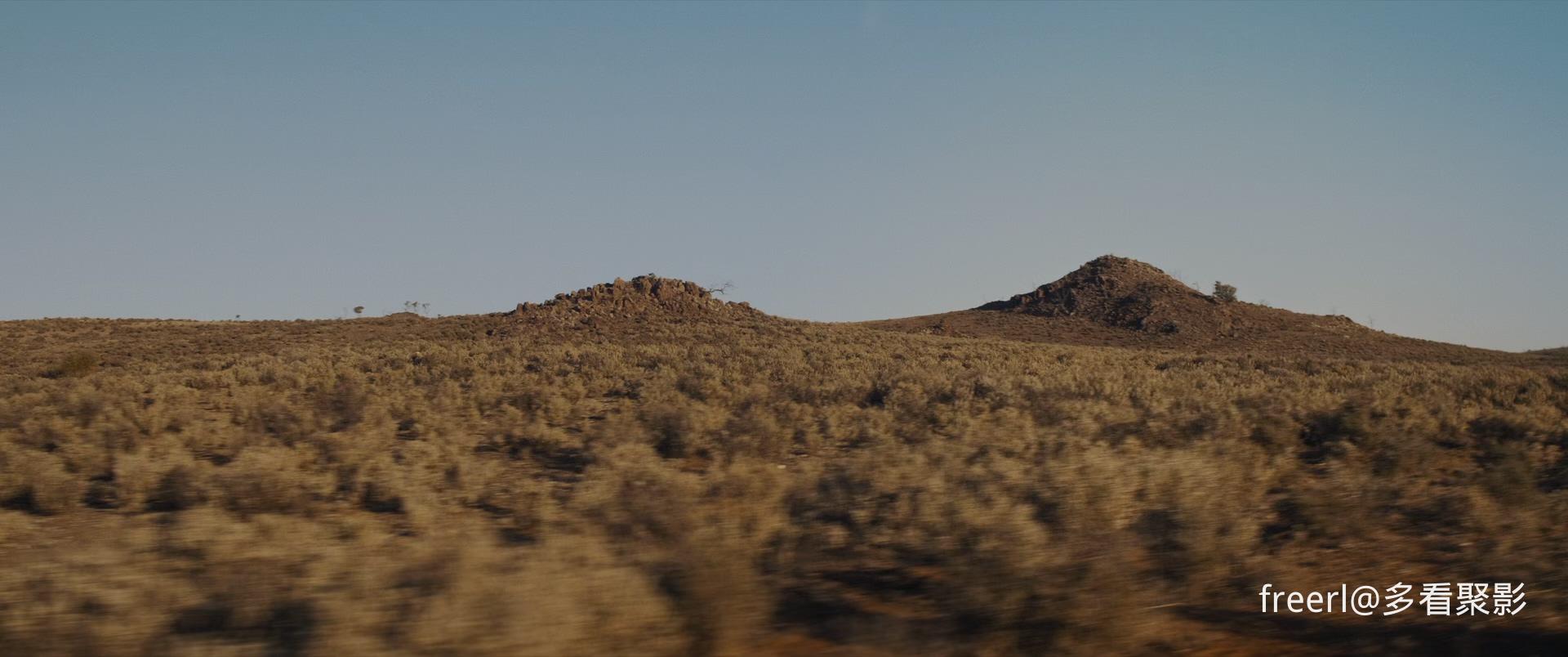 荒野求生.Outback.2019.1080p.BluRay.x265.流媒体国英双语中字.mkv_20251023_112136.038.jpg