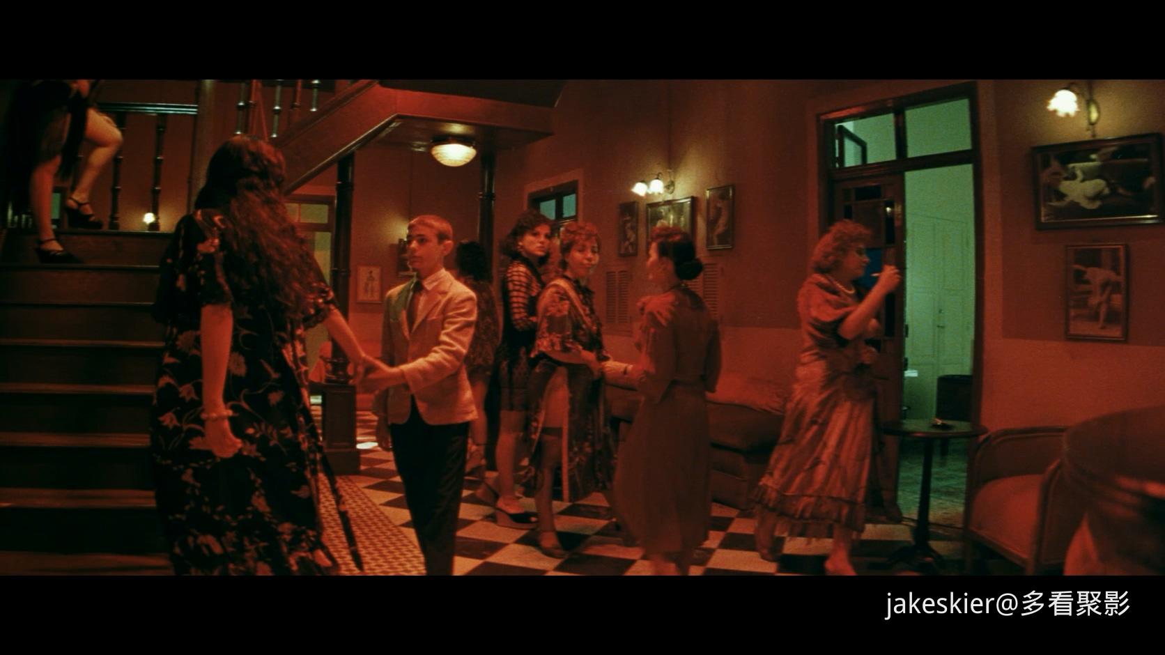 2000.西西里的美丽传说(108分钟).1080P.爱奇艺草配意特效中字.mkv_20251117_203327.230.jpg