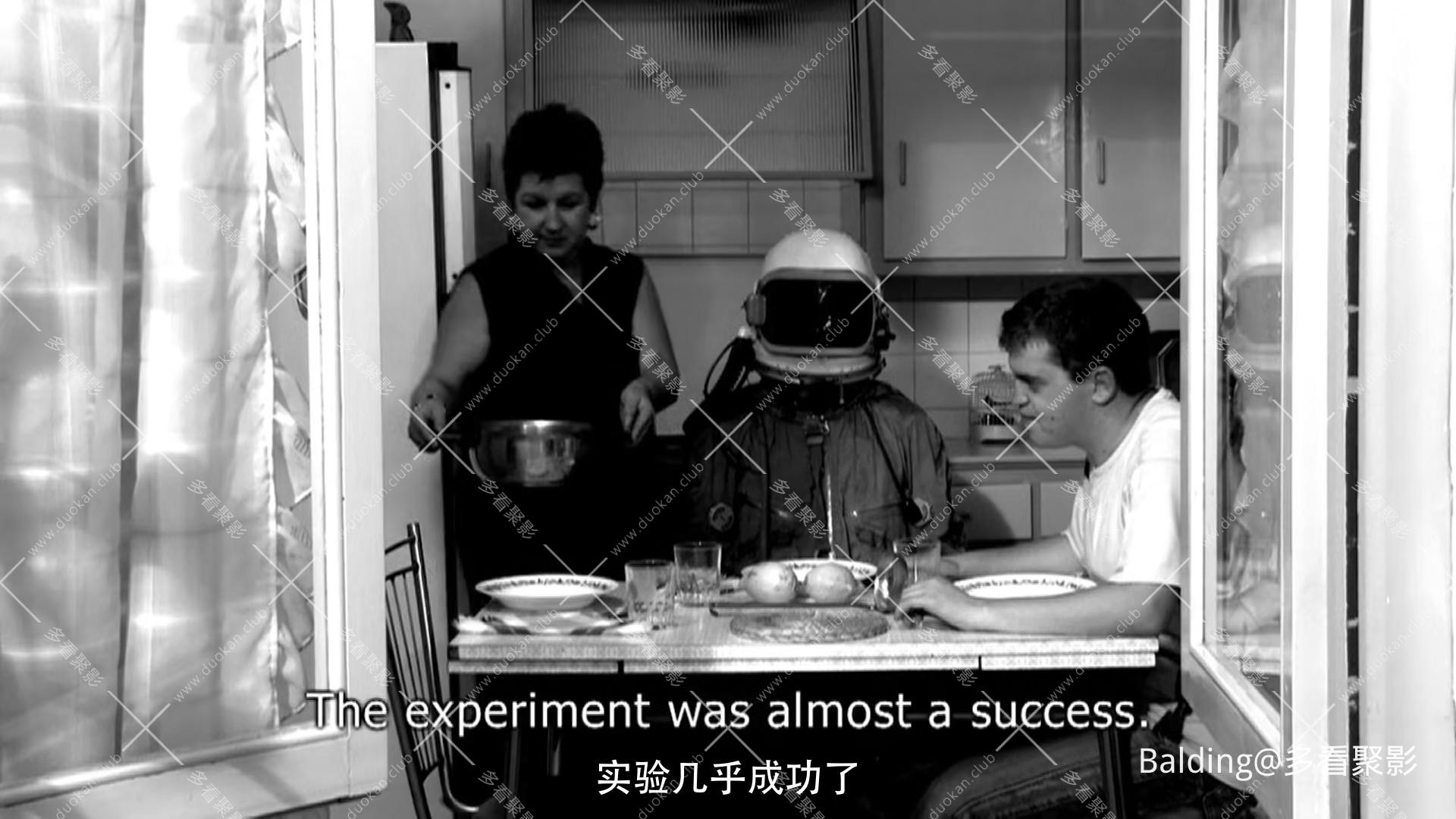 Protopartículas.2013.1080p.CAN.BluRay.EN-SUBBED.10bit.x265.AAC2.0-Balding-0003.jpg