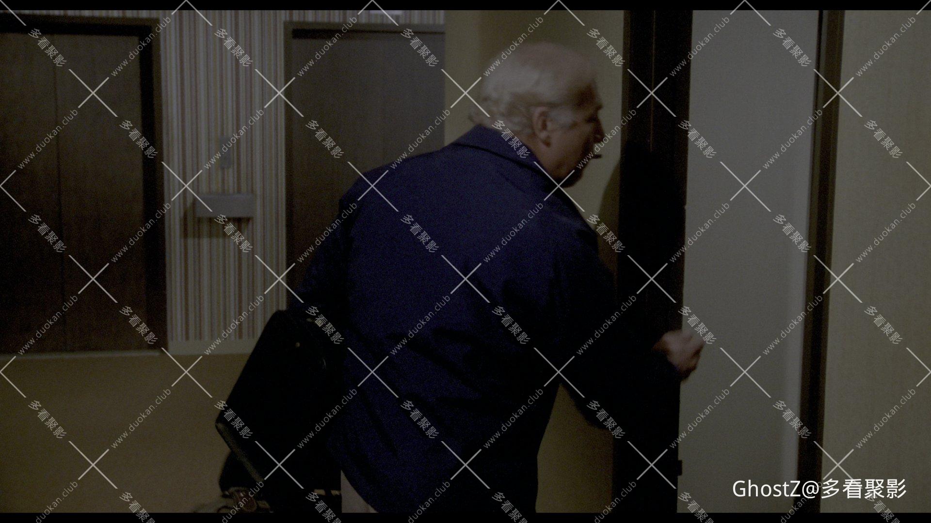 国际机场1979 (1979) [tmdb=29723].mkv_001716.869.png