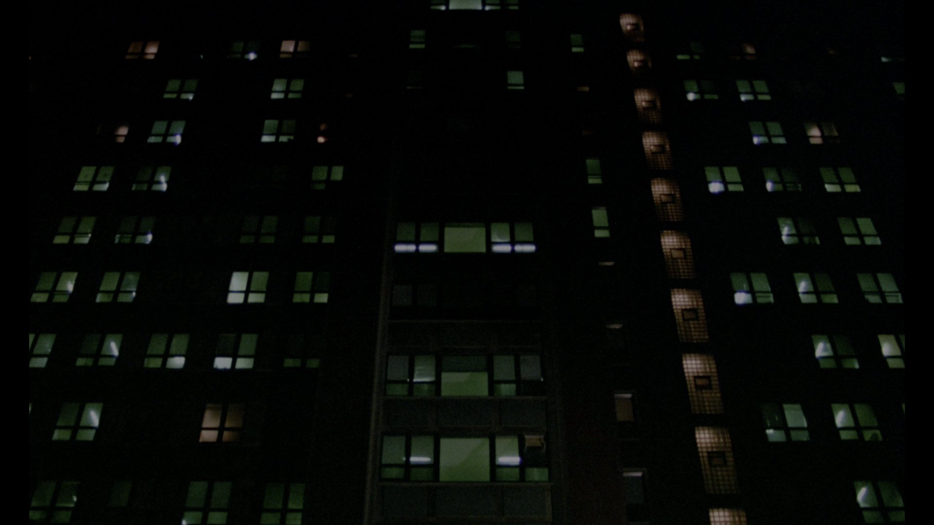 狂犬病 (1977) [tmdb=29437].mkv_002552.384.png