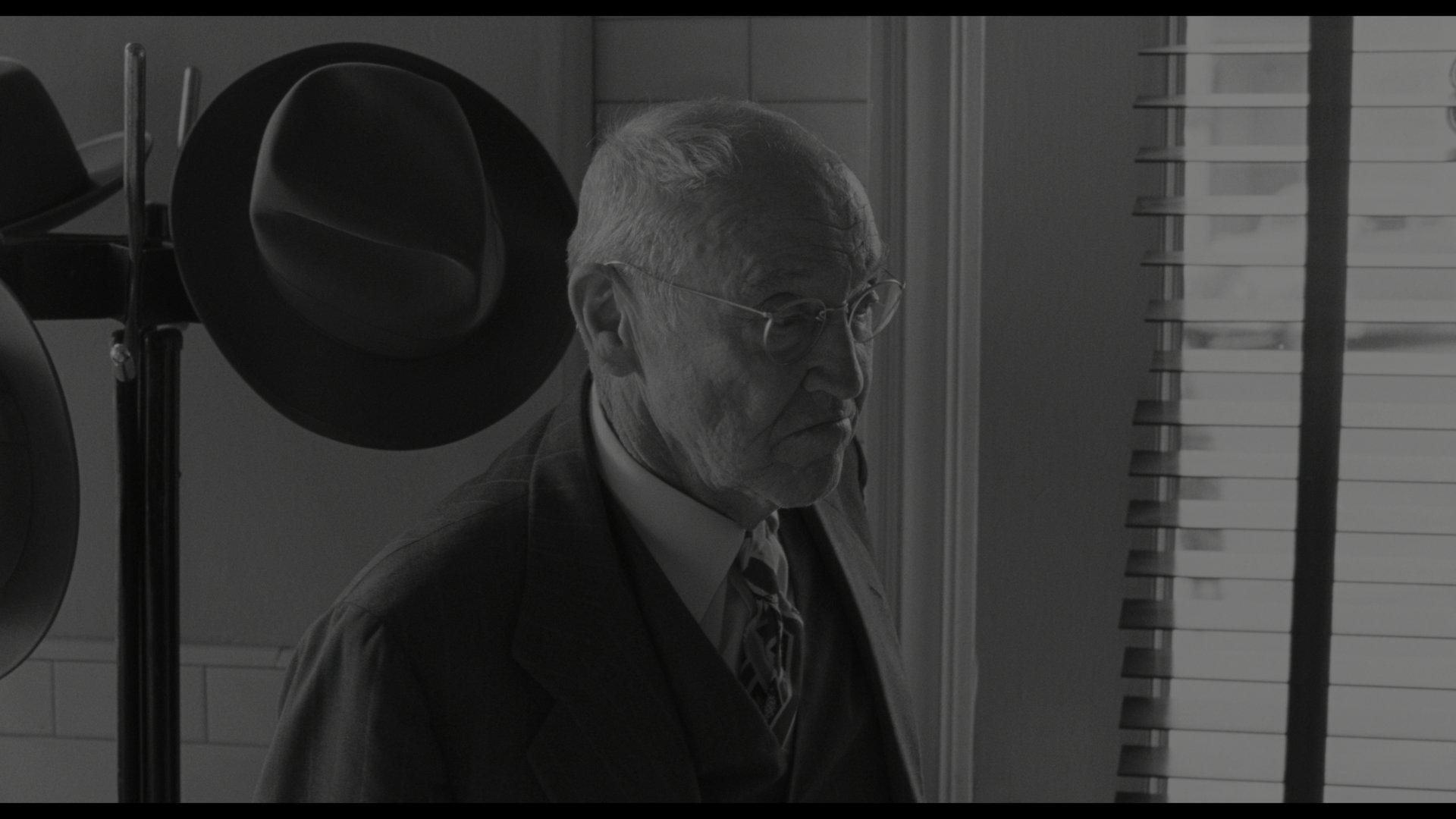缺席的人 (2001) [tmdb=10778].mkv_000214.760.png
