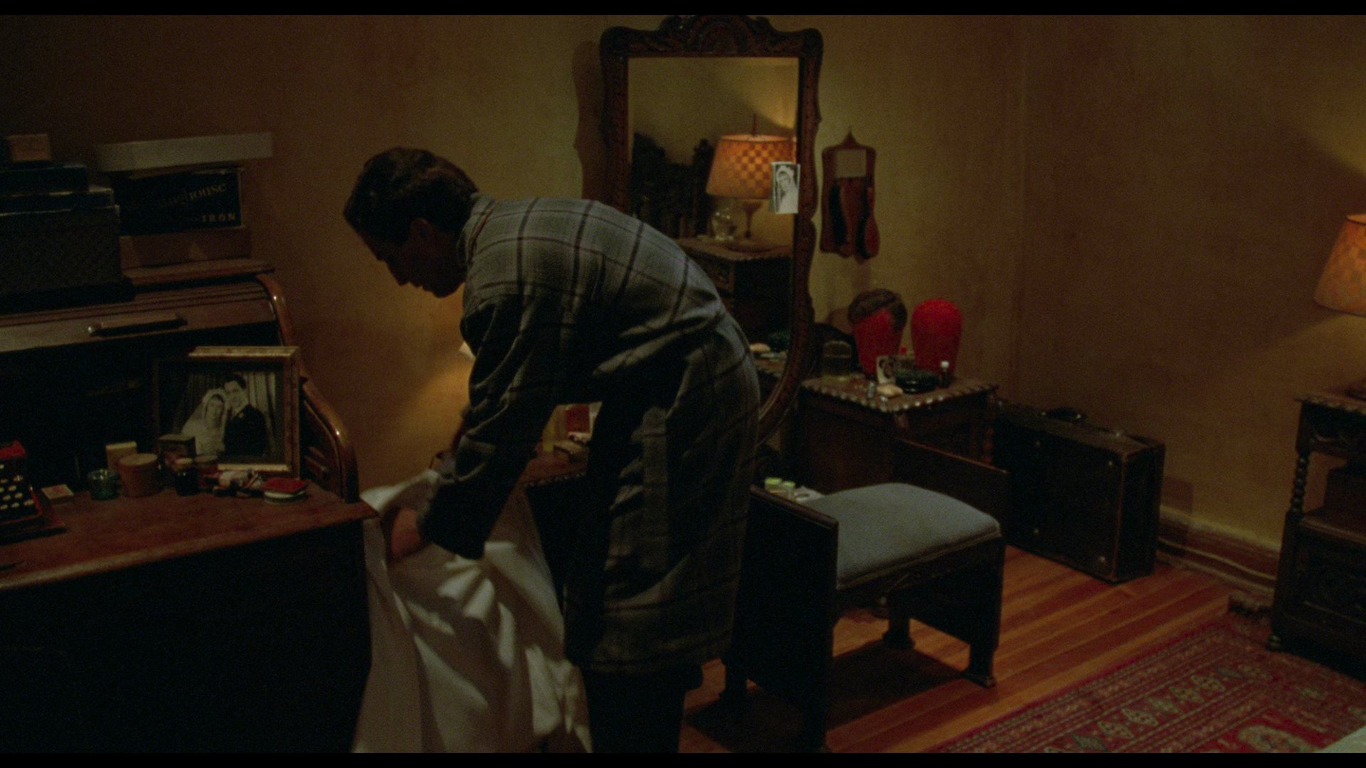 深深的腥红 (1996).mkv_002335.039.png