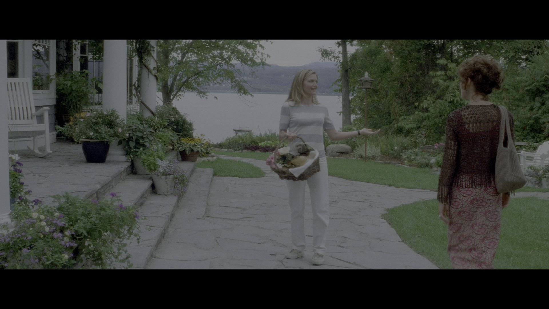 危机四伏.What Lies Beneath (2000).mkv_001741.644.png